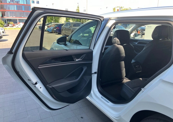 Volkswagen Passat cena 215373 przebieg: 5, rok produkcji 2024 z Koszalin małe 379